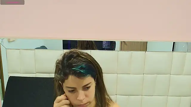 Snapshot of gisell_gomez chatting on 11-11-25, 12:05 gisell gomez online show from 11-11-25, 12:05