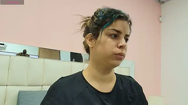 Snapshot of gisell_gomez chatting on 11-18-25, 12:20 gisell gomez online show from 11-18-25, 12:20