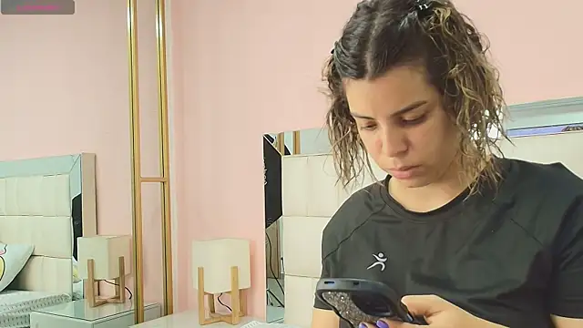 Snapshot of gisell_gomez chatting on 01-09-26, 01:03 gisell gomez online show from 01-09-26, 01:03