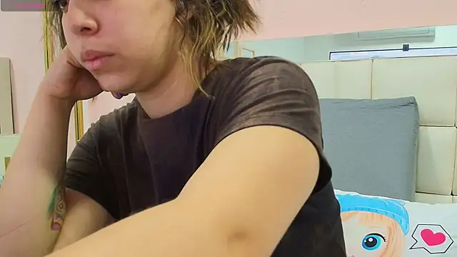 Snapshot of gisell_gomez chatting on 01-13-26, 01:27 gisell gomez online show from 01-13-26, 01:27