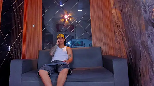 Snapshot of Rick_big chatting on 09-15-25, 12:16 Rick big online show from 09-15-25, 12:16