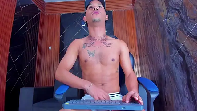 Snapshot of Rick_big chatting on 09-17-25, 12:51 Rick big online show from 09-17-25, 12:51