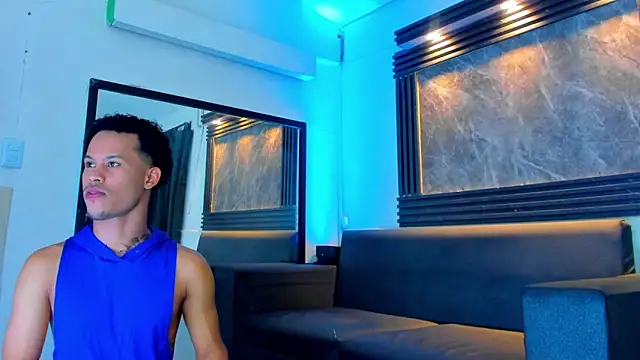 Snapshot of Rick_big chatting on 09-18-25, 04:58 Rick big online show from 09-18-25, 04:58