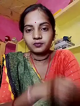 Snapshot of Hot_bbbb chatting on 10-16-25, 07:04 Hot bbbb online show from 10-16-25, 07:04