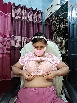 Snapshot of Cute_Faria chatting on 06-18-26, 01:48 Cute Faria online show from 06-18-26, 01:48