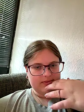 Snapshot of CurvyPaar2 chatting on 09-25-25, 10:30 CurvyPaar2 online show from 09-25-25, 10:30