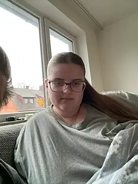 Snapshot of CurvyPaar2 chatting on 02-12-26, 03:40 CurvyPaar2 online show from 02-12-26, 03:40