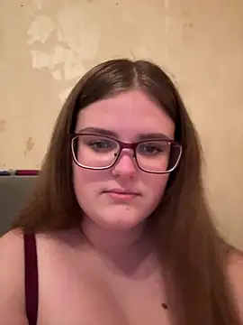 Snapshot of CurvyPaar2 chatting on 02-28-26, 10:33 CurvyPaar2 online show from 02-28-26, 10:33