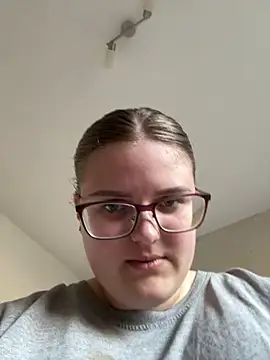 Snapshot of CurvyPaar2 chatting on 03-09-26, 04:00 CurvyPaar2 online show from 03-09-26, 04:00