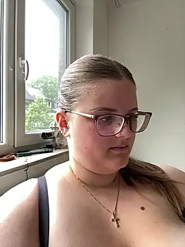 Snapshot of CurvyPaar2 chatting on 05-18-26, 10:54 CurvyPaar2 online show from 05-18-26, 10:54