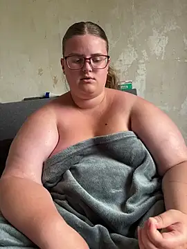 Snapshot of CurvyPaar2 chatting on 06-01-26, 03:58 CurvyPaar2 online show from 06-01-26, 03:58