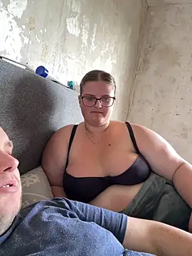 Snapshot of CurvyPaar2 chatting on 06-14-26, 12:18 CurvyPaar2 online show from 06-14-26, 12:18