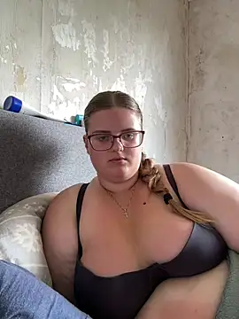 Snapshot of CurvyPaar2 chatting on 06-15-26, 12:29 CurvyPaar2 online show from 06-15-26, 12:29