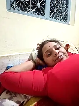 Snapshot of Hot_crety chatting on 10-08-25, 03:53 Hot crety online show from 10-08-25, 03:53