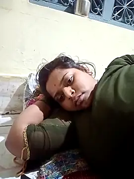 Snapshot of Hot_crety chatting on 10-11-25, 06:17 Hot crety online show from 10-11-25, 06:17