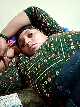 Snapshot of Hot_crety chatting on 10-17-25, 02:08 Hot crety online show from 10-17-25, 02:08