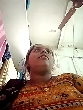 Snapshot of Hot_crety chatting on 10-31-25, 08:37 Hot crety online show from 10-31-25, 08:37