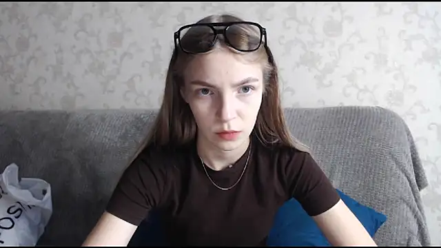 HitGyrl online show from 10-25-25, 07:49