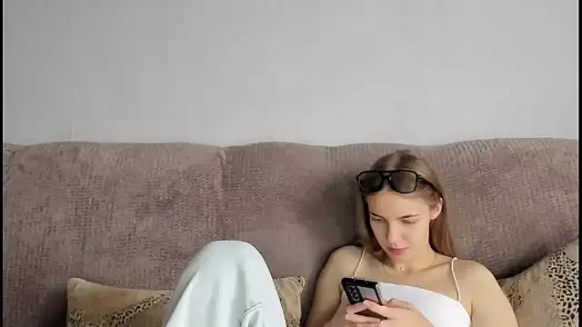 HitGyrl online show from 11-05-25, 07:52