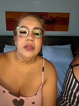 Snapshot of mature_women60 chatting on 10-22-25, 11:21 mature women60 online show from 10-22-25, 11:21