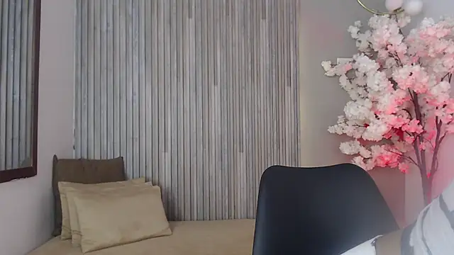 Michellee 20 online show from 10-08-25, 01:20