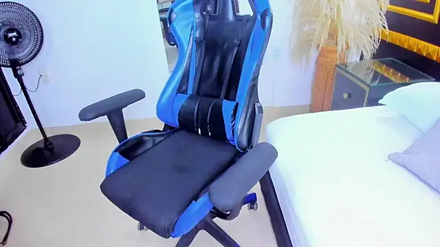 anagil  online show from 10-24-25, 01:40