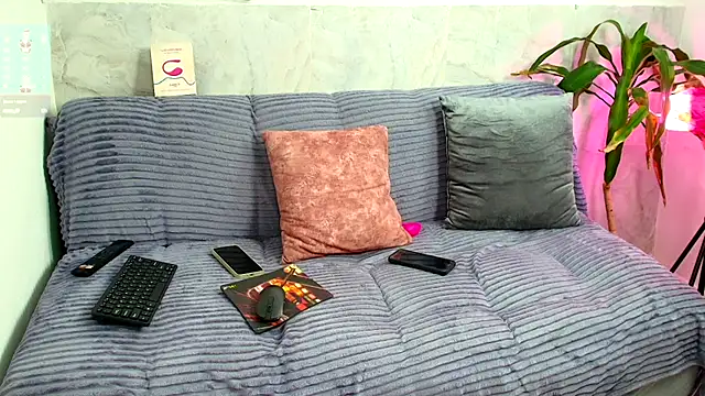 Luna logan online show from 11-27-25, 03:52