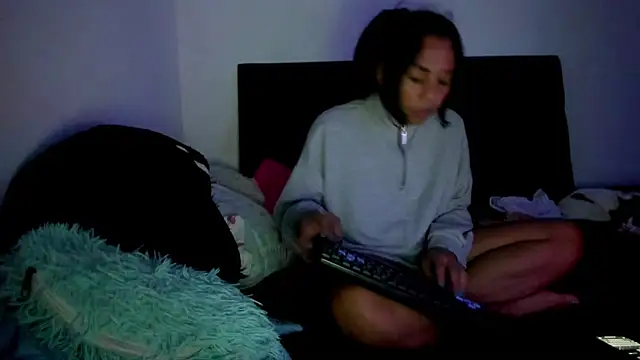 Snapshot of Adrianna_Arias chatting on 11-19-25, 05:29 Adrianna Arias online show from 11-19-25, 05:29