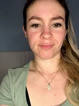 Snapshot of BritgetPsychol chatting on 12-21-25, 03:46 BritgetPsychol online show from 12-21-25, 03:46