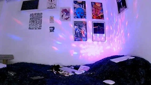 plutonbluemooon333 online show from 06-11-26, 12:32