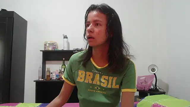 Snapshot of nathaly_jones_ chatting on 05-18-26, 12:22 nathaly jones online show from 05-18-26, 12:22