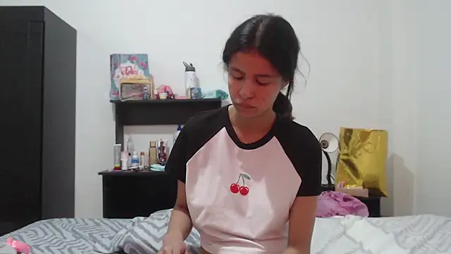 Snapshot of nathaly_jones_ chatting on 06-03-26, 02:33 nathaly jones online show from 06-03-26, 02:33