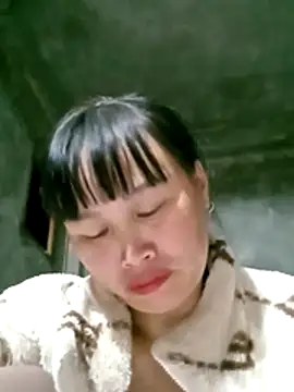 Snapshot of maple694 chatting on 10-23-25, 12:37 maple694 online show from 10-23-25, 12:37