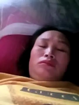 Snapshot of maple694 chatting on 10-24-25, 02:08 maple694 online show from 10-24-25, 02:08