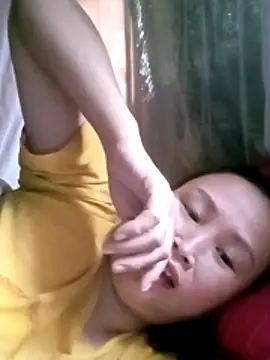 Snapshot of maple694 chatting on 10-25-25, 02:52 maple694 online show from 10-25-25, 02:52