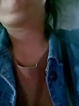 Snapshot of maple694 chatting on 10-27-25, 09:35 maple694 online show from 10-27-25, 09:35