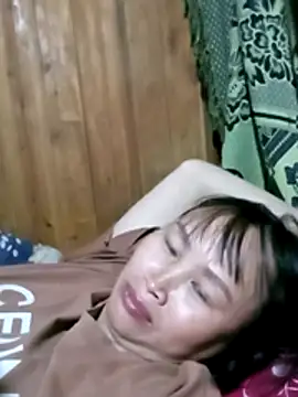 Snapshot of maple694 chatting on 10-29-25, 02:52 maple694 online show from 10-29-25, 02:52