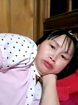 Snapshot of maple694 chatting on 11-16-25, 01:17 maple694 online show from 11-16-25, 01:17