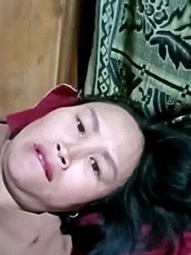 Snapshot of maple694 chatting on 12-02-25, 12:43 maple694 online show from 12-02-25, 12:43