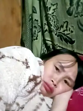 Snapshot of maple694 chatting on 12-14-25, 12:43 maple694 online show from 12-14-25, 12:43