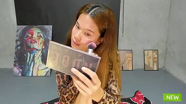 Snapshot of Colette_Thompson chatting on 10-21-25, 02:51 Colette Thompson online show from 10-21-25, 02:51