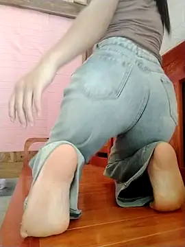 Snapshot of daisy_will chatting on 10-19-25, 03:51 daisy will online show from 10-19-25, 03:51