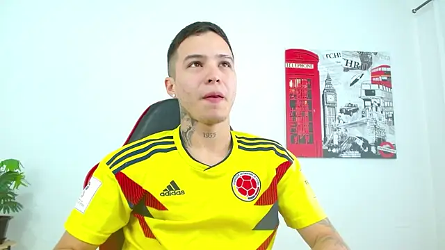 Cumandres18 online show from 06-17-26, 03:24
