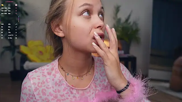 OdellaGillingham online show from 09-27-25, 06:24