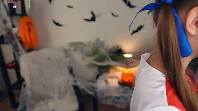 OdellaGillingham online show from 10-29-25, 07:04