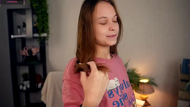 OdellaGillingham online show from 11-12-25, 06:41