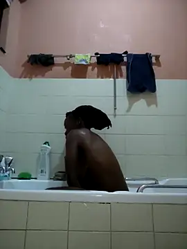 Snapshot of Kateera1 chatting on 10-24-25, 06:37 Kateera1 online show from 10-24-25, 06:37