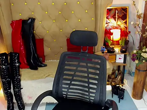 UrQueenDomCumTS online show from 05-16-26, 02:19
