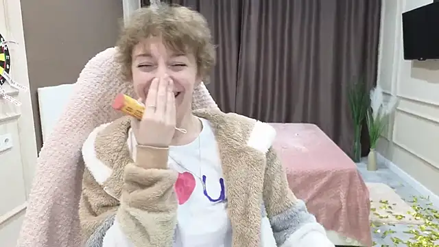 daniellia  online show from 09-30-25, 06:46