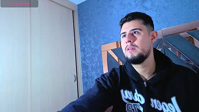 Snapshot of ryan_evanss chatting on 11-11-25, 11:10 ryan evanss online show from 11-11-25, 11:10